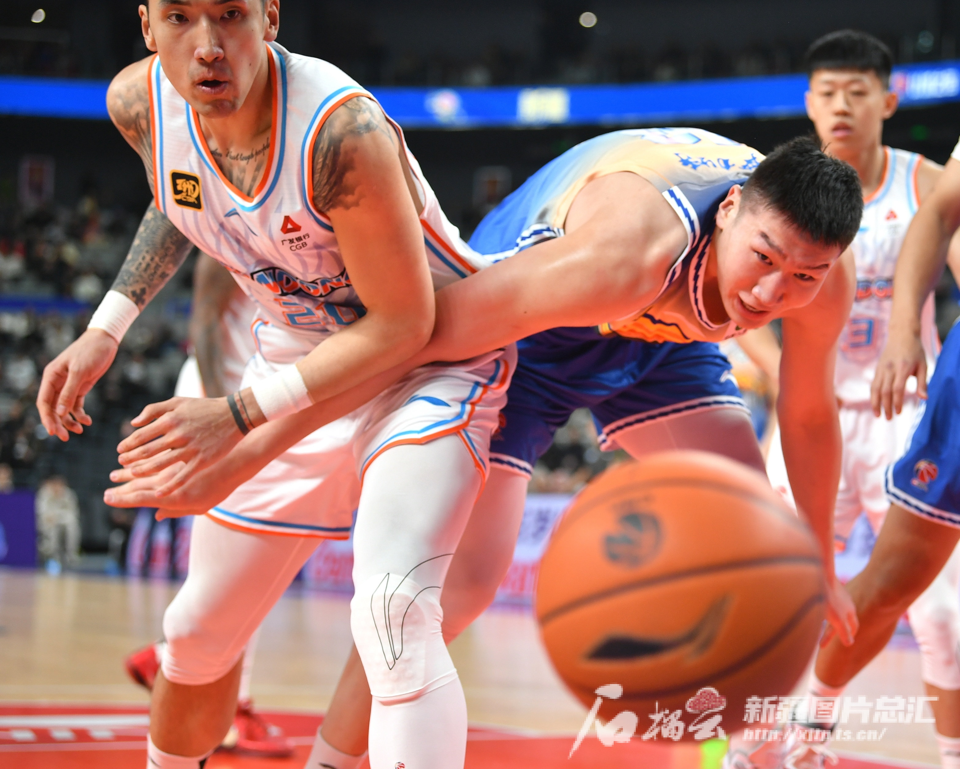 关于新疆男篮实现三连胜，排名逐渐上升的信息