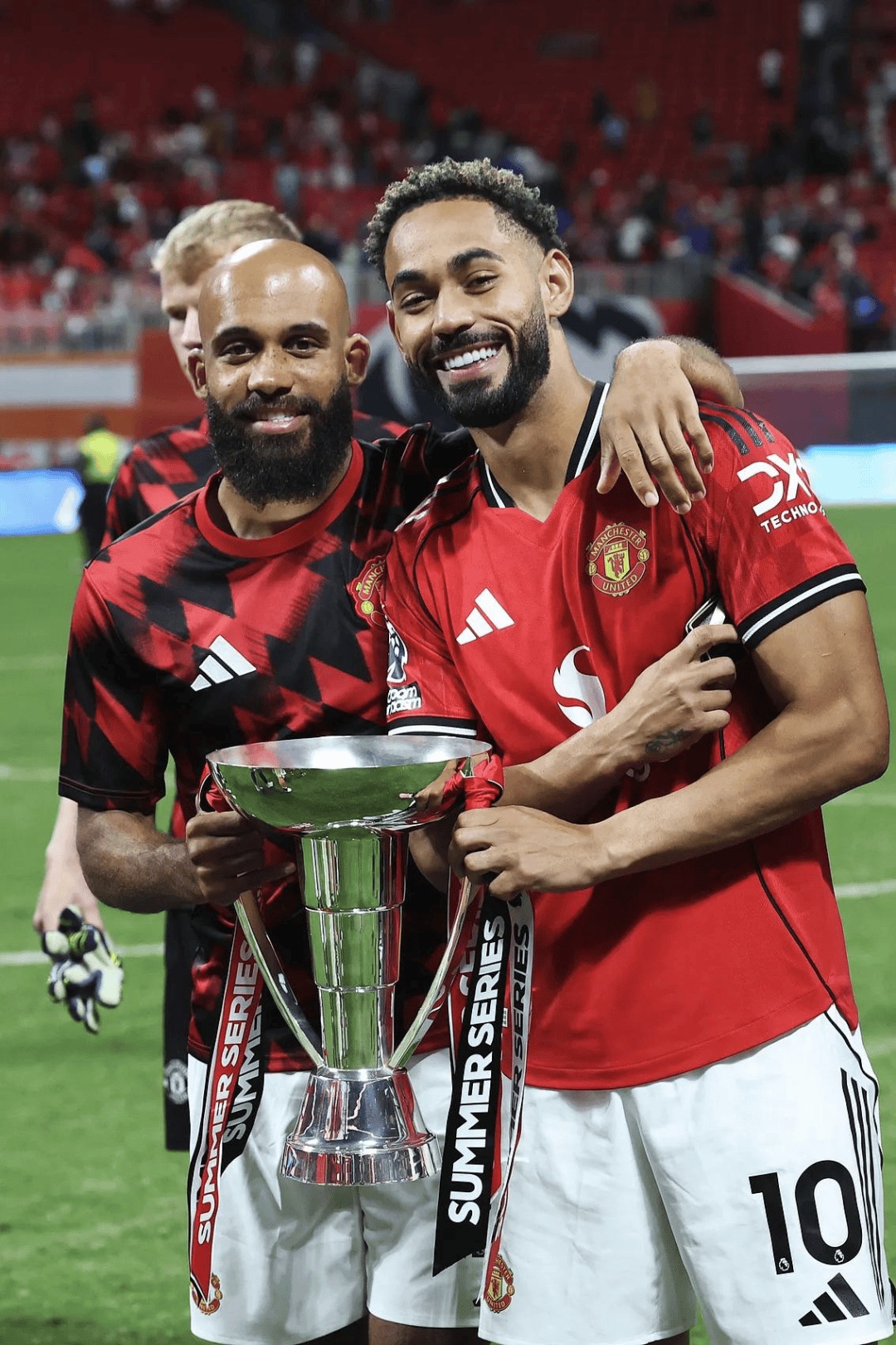 曼联主场赢球，英超封王路仍漫漫