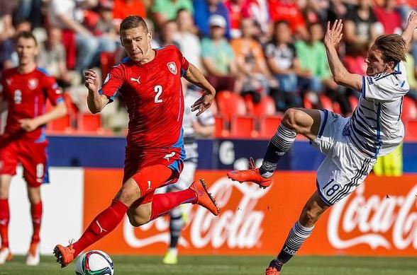 波兰大胜瑞典，挺进欧预赛强的简单介绍