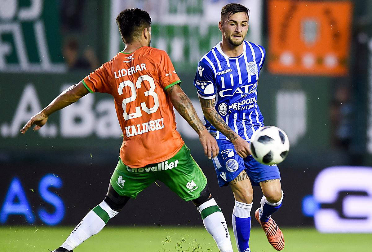 沙尔克队狂胜对手，掀起胜利狂潮