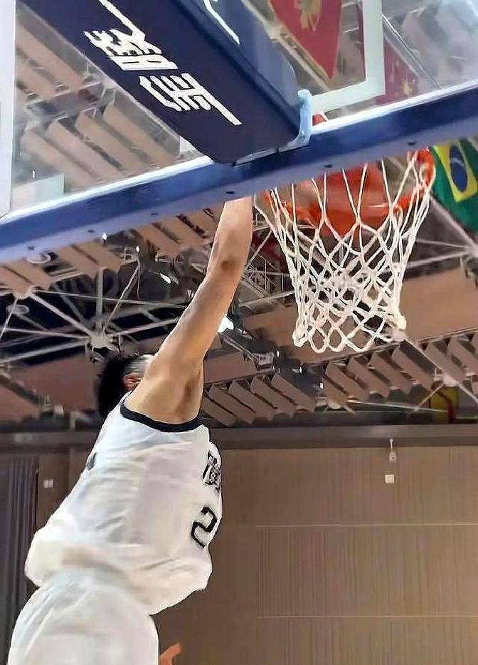 青年篮球锦标赛激发新希望，新生代球员崭露头角的简单介绍