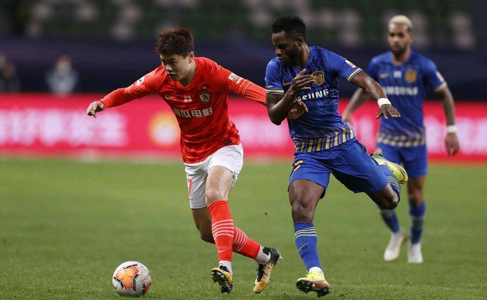 顽强的防守态度让对手疲于应付 顽强的防守态度让对手疲于应付