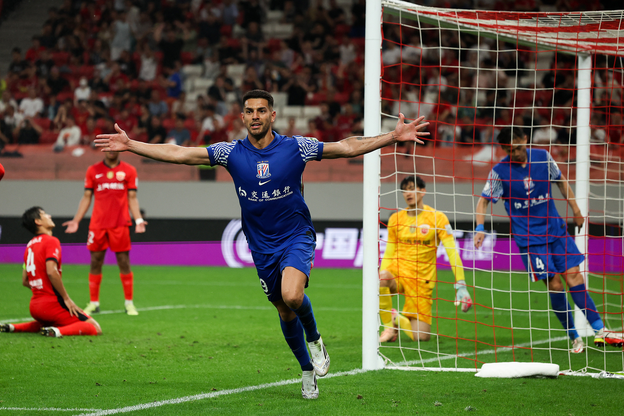 包含巴塞罗那遇尴尬,利物浦逆转晋级的词条 包含巴塞罗那遇尴尬,利物浦逆转晋级的词条