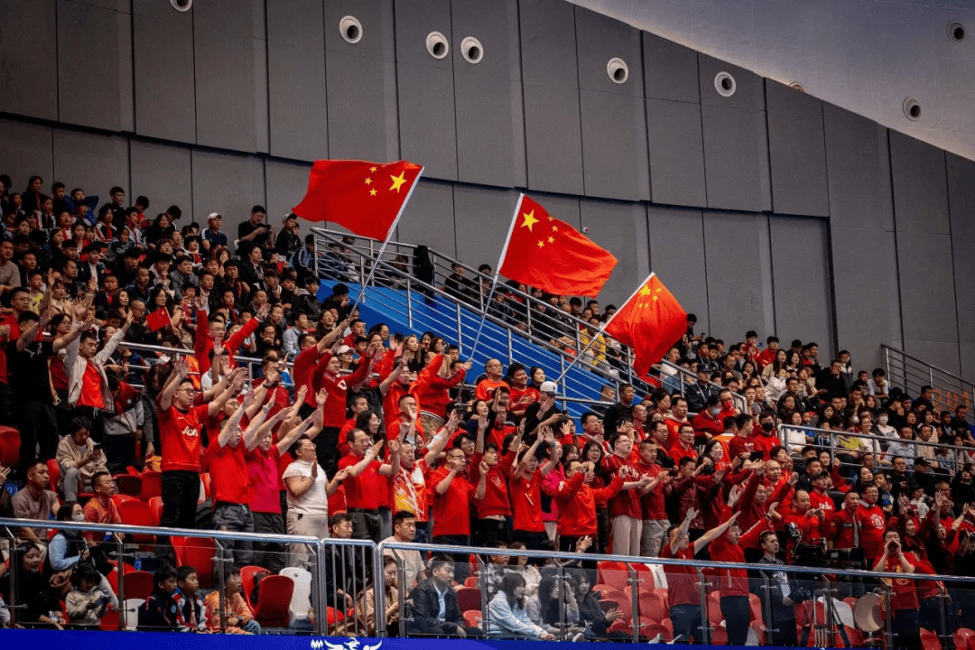 九游体育官网入口-铁杆球迷积极支持女子足球赛事